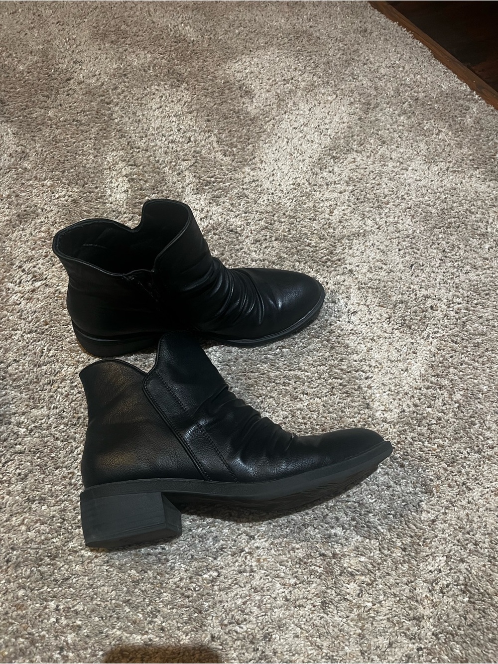BareTraps Black Leather Ruched Ankle Booties size 9 women’s